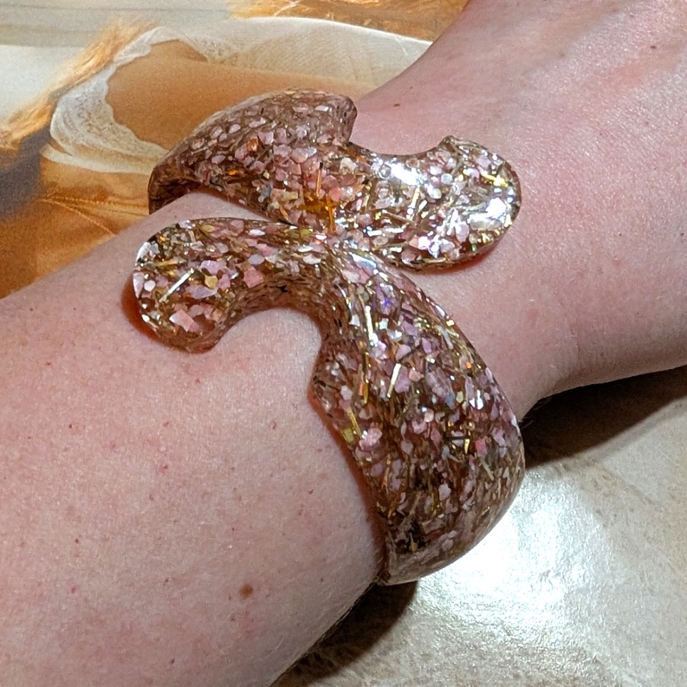 Vintage PINK Confetti Lucite Clamper Bangle Bracelet 1960s MOD ✌️ - Picture 6 of 6